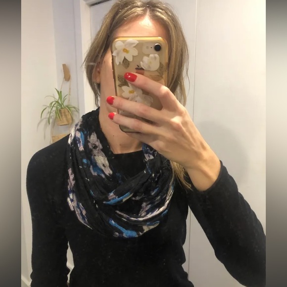 DYNAMITE eternity floral scarf - Picture 3 of 3